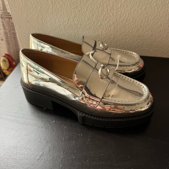 NWT Coach Leah Loafer In Silver Metallic Sz 6,5 - Picture 10 of 14